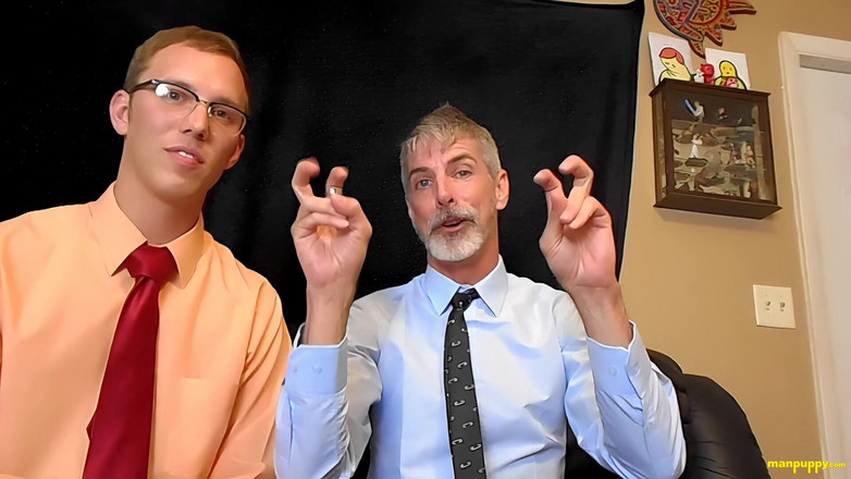 Man Puppy: Riesige kollegen geben dir dein jährliches Peer Review