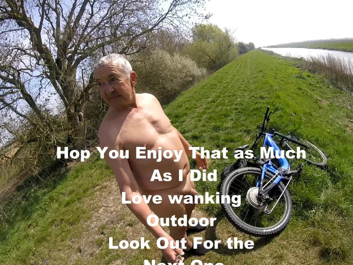 Andy: Venku na mém kole Jízda na břehu řeky v krásný den