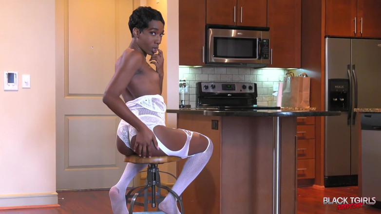 Black Tgirls: Tvrdě ošukaná ebenová holka Coco!