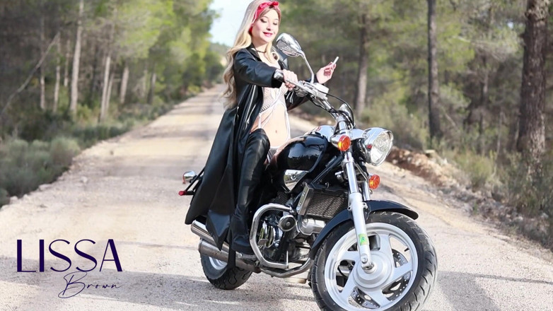 Lissa Brown: カスタムバイクビデオが利用可能