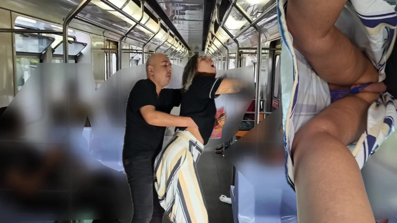 Victor SweetCoupleStories: Voyager en train est devenu de plus en plus difficile.