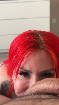 Sou uma rainha da garganta profunda e descuidada!