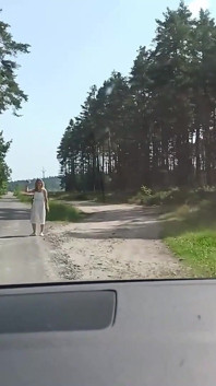 Pelacur hitchhiker seksi tua dari tepi jalan dikongkek dalam hutan dengan dan kemudian tanpa kondom