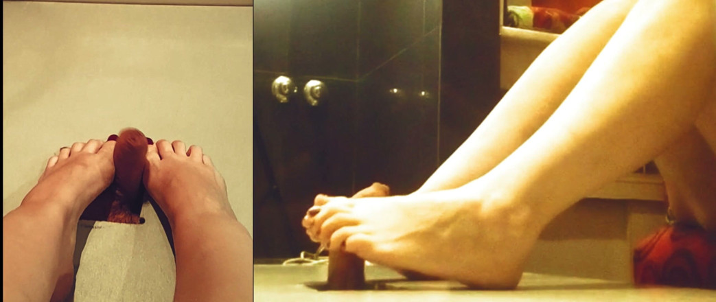 My sweet milfs: 25 Mature Woman Masturbating with Her Feet up on a...