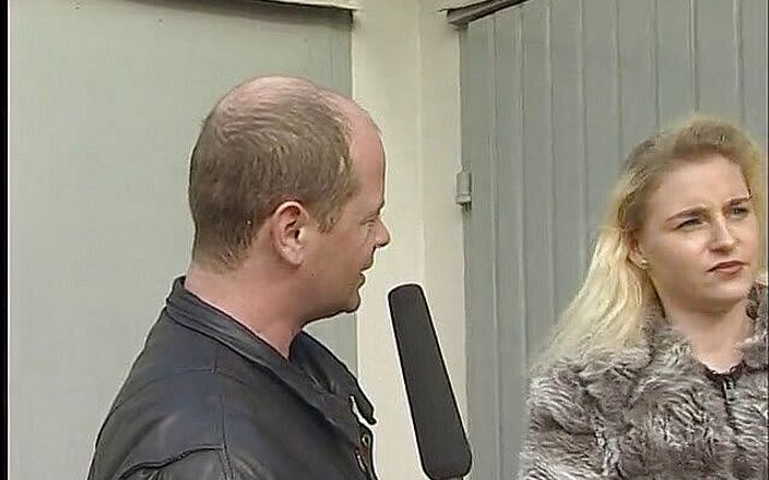 Lucky Cooch: Німецька блондинка брала інтерв&amp;#039;ю на відкритому повітрі