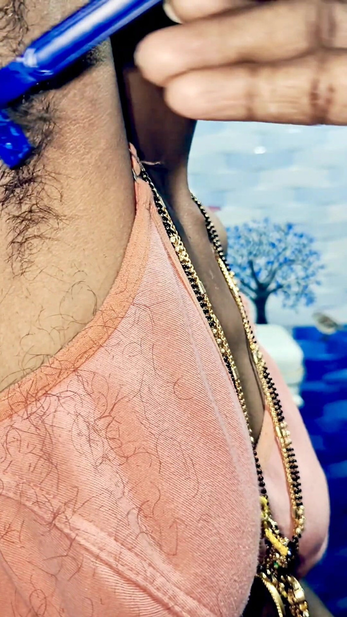 X videos: India se quita el cabello en el baño
