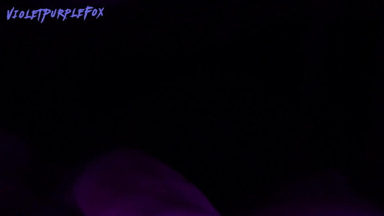 VioletPurpleFox: Adik tiri saya teruja melompat dengan pepek manisnya pada batang...