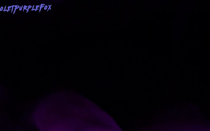 Violet Purple Fox: La mia sorellastra eccitata salta con la sua dolce figa...