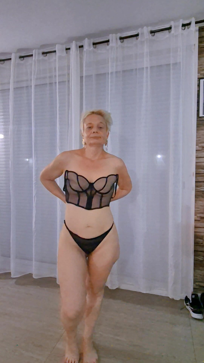 Sofy13: Merhaba, Ben Sana Iç Çamaşırımı Sunuyorum Ve Sen Bana Ne Teklif...