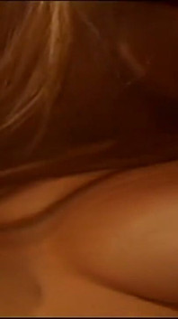 Sedutora milf em êxtase: prazer oral e sexo hardcore