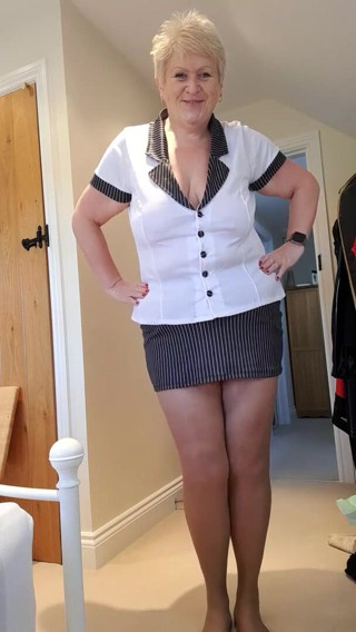Uk Joolz: Filthy secretary seduces her boss in order to save her...
