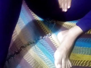Agathatey_1: Agatha onanerar och orgasmer