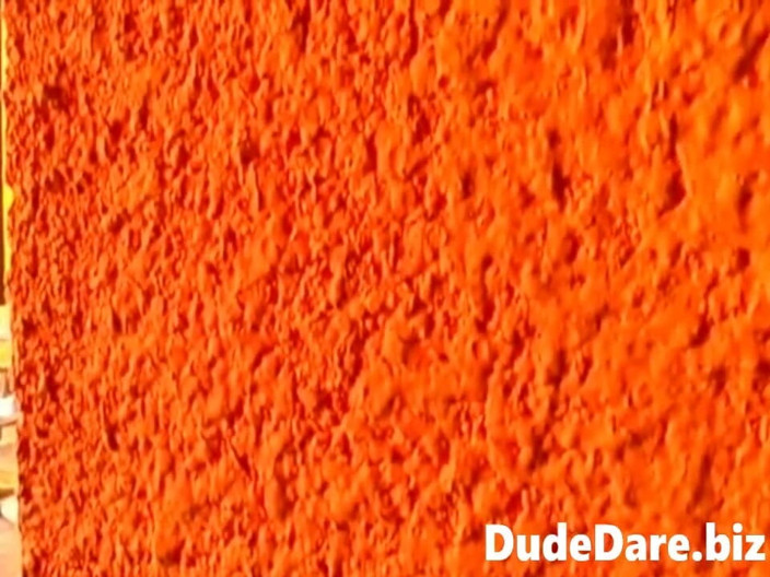 DudeDare: Nadržený chopek bere ptáka zezadu v horké gay trojce