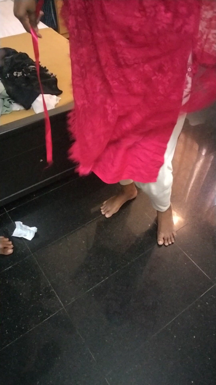 Tamil lesbian: Phía sau chụp - chọn váy