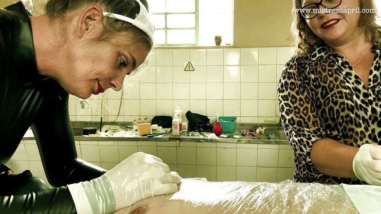 Mistress April: 女主人April - 医学疯狂