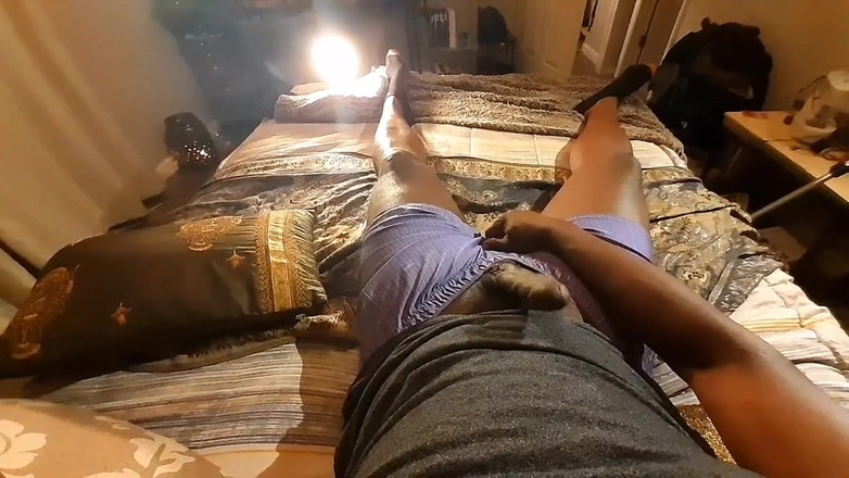 Big black cock BBCee: Медленно страстно поглаживаю мой большой черный член, интенсивный камшот