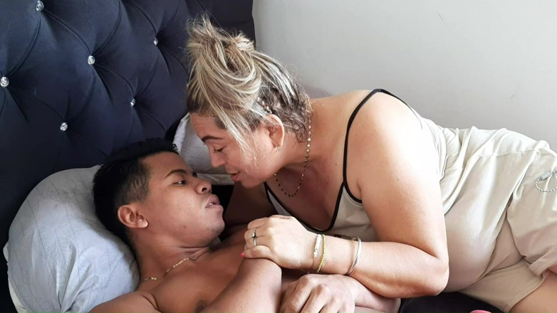 Madame Marie: J’apprends à mon beau-fils à sucer une chatte