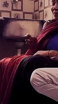 Indiancă desi bhabi futută în bucătărie cu sex dur