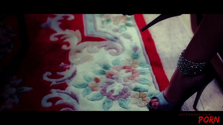 SaintPorn: 새로운 남자의 씨앗에서 삶을 맛보는 금발의 미망인