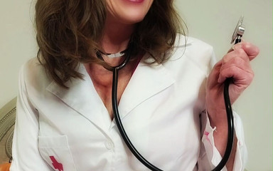 Nikki Nevada: 医生尼基的万圣节下班后检查