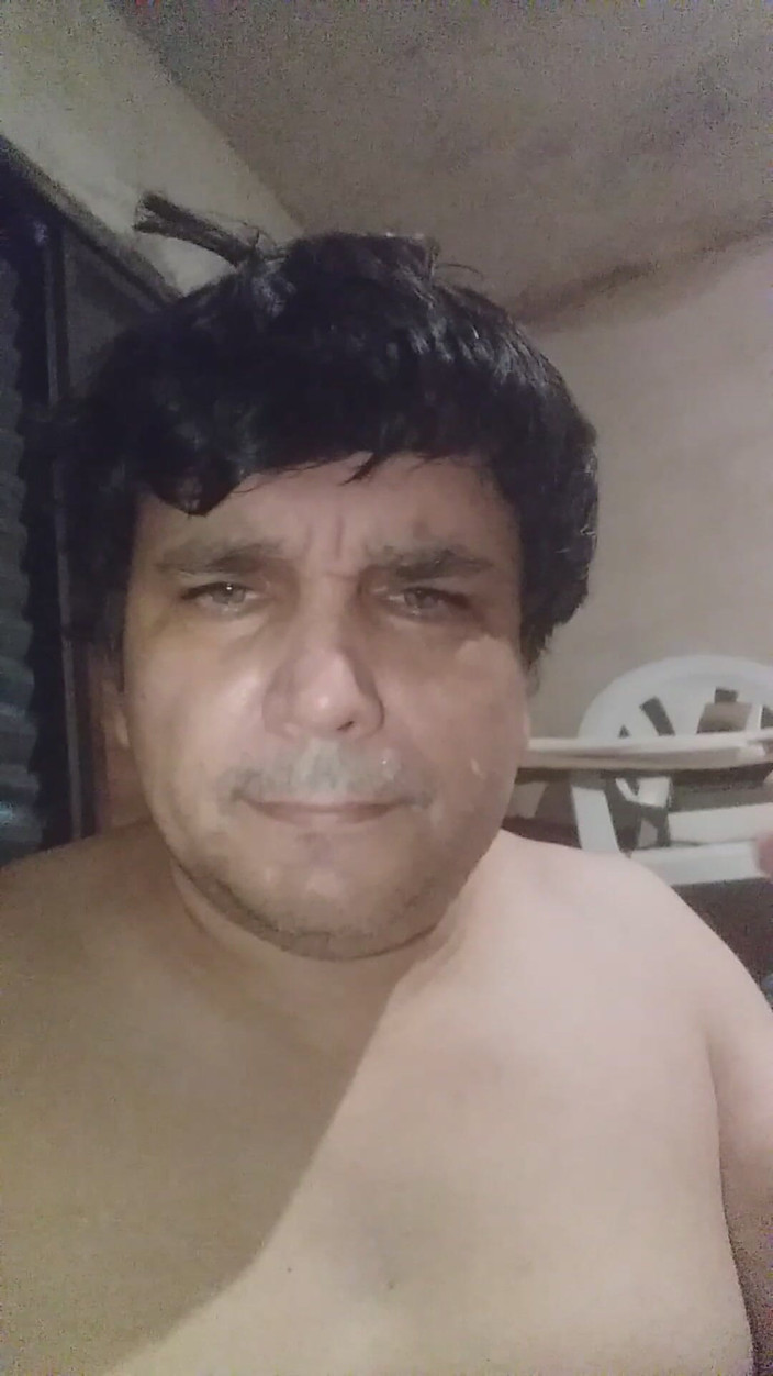 Claudio: Lấp đầy mặt tôi bằng tinh dịch