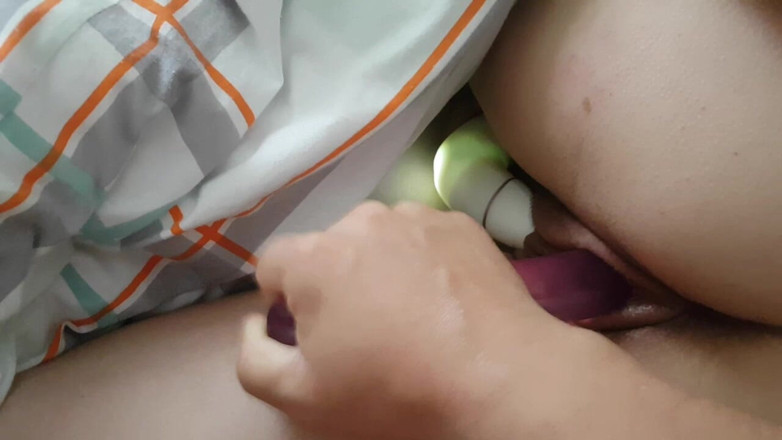 A-Cup_Adventuresher: Langer Dildo Und Viel Saft_1