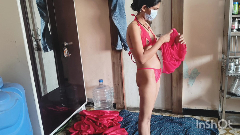 Desishycouple: Shivani tentando biquíni pela primeira vez