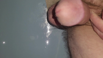 On Cloud 999: Genç kız ağzına işiyor