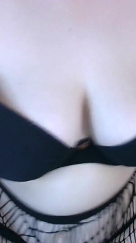 Strippande kamflicka