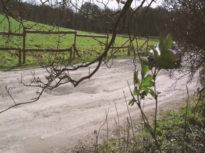 DARVASEX: Adegan amazon miang 4 MILF blonde dengan tetek besar dalam pakaian...