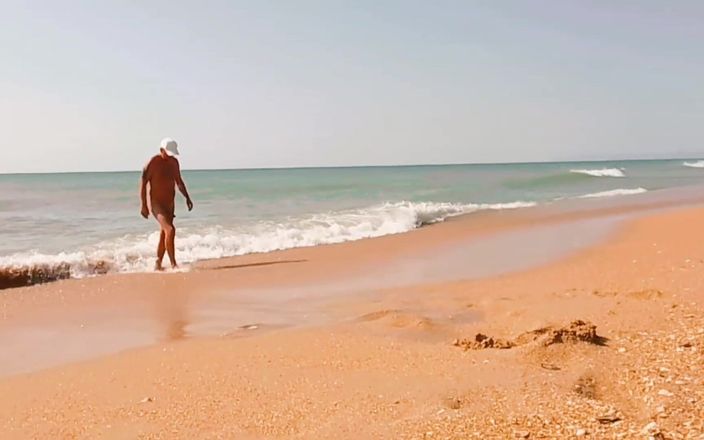 Crazyfamily 1970: Nieznajomy pieprzył mnie na plaży w miejscach publicznych