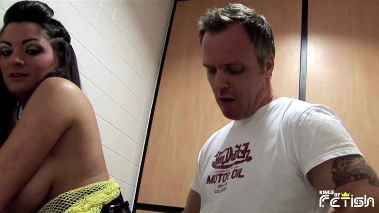 Big Tits for You: Twee rondborstige babes berijden twee jongens met grote pikken in...