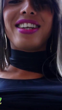 De travestiet kwam in de mastrubatie