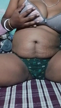Desi Bhabi się palcami