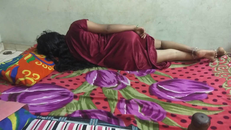 Telugu Couple: Тетушка Telugu с большой задницей трахает своего худенького индийского мужа