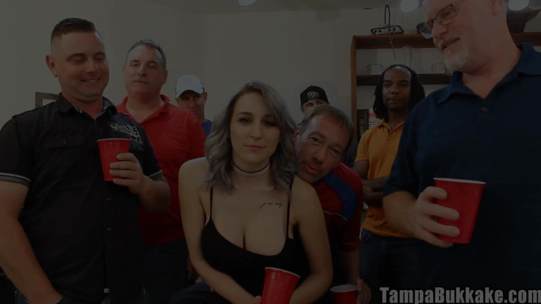 Tampa Bukkake: Harper Cox Fosta Curvă Amish cu țâțe mari care mănâncă în cur și...