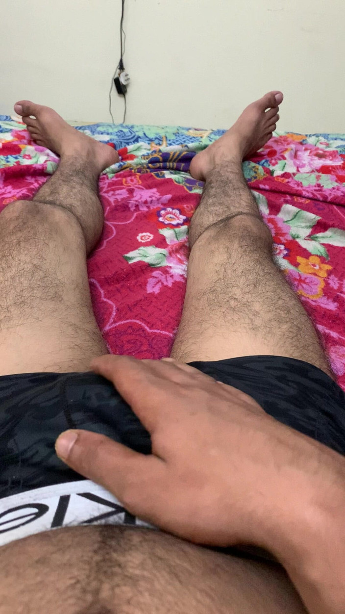 Riya mickey: 安静的午夜玩耍时间，轻柔的呻吟手指插入和湿润的声音清晰捕捉到高清