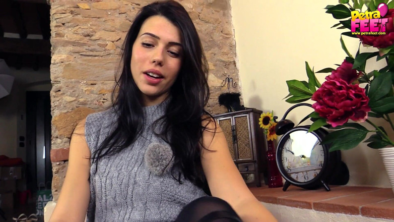Foot Fetish HD: petra, lovely teenage babe adores playing with her feet