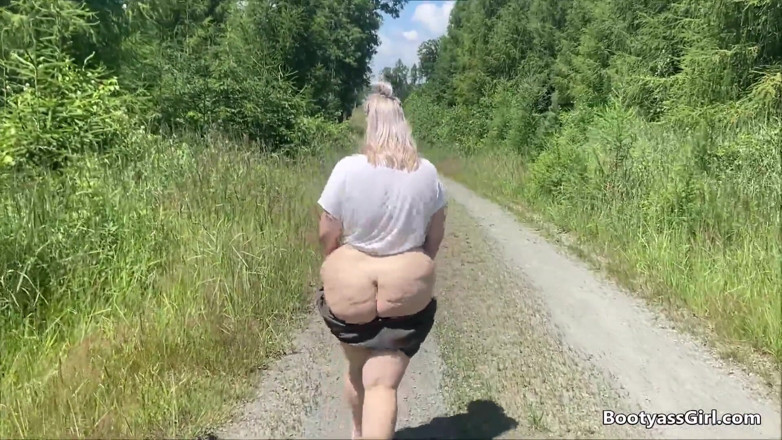Bootyass Girl: PAWG fodida na floresta