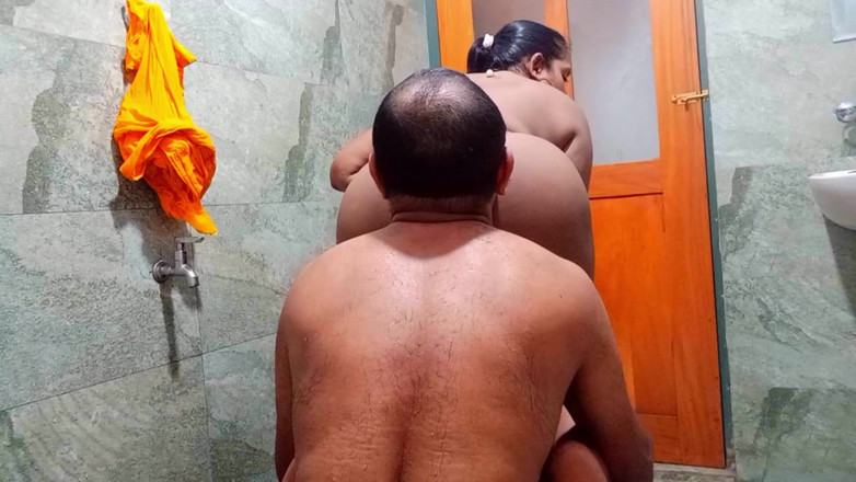 Naughty Jaanu: bhaartiy desi devi ne gulaam ko chaatne, uski gand ke...