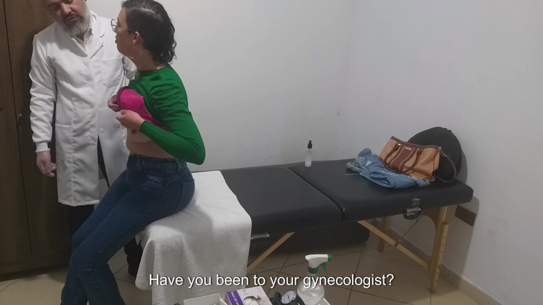 Gabi SweetCouplesStories: Un vero medico esamina l'ano e il seno del paziente