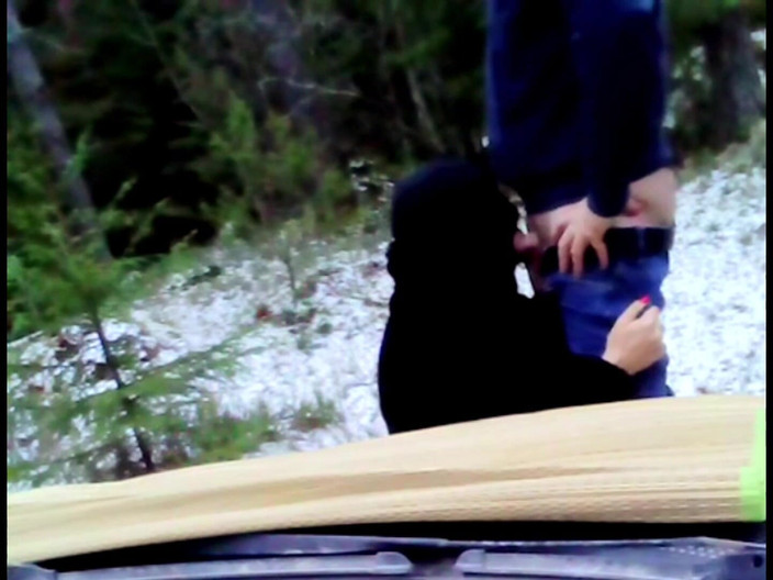 Crazyfamily 1970: Pieprzony na masce samochodu