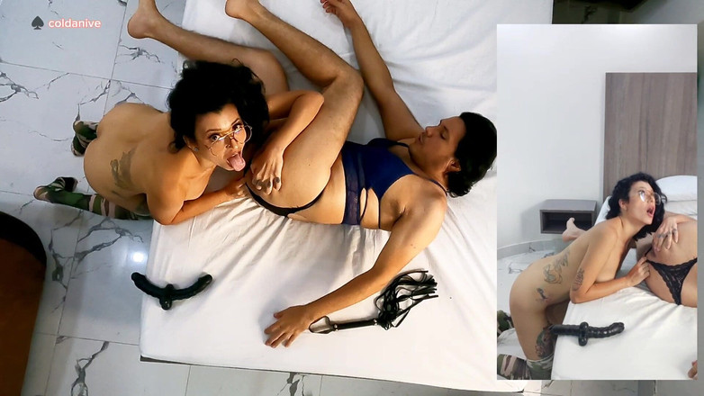 COLDANIVE: Mujer se folla a su novio con un consolador de...