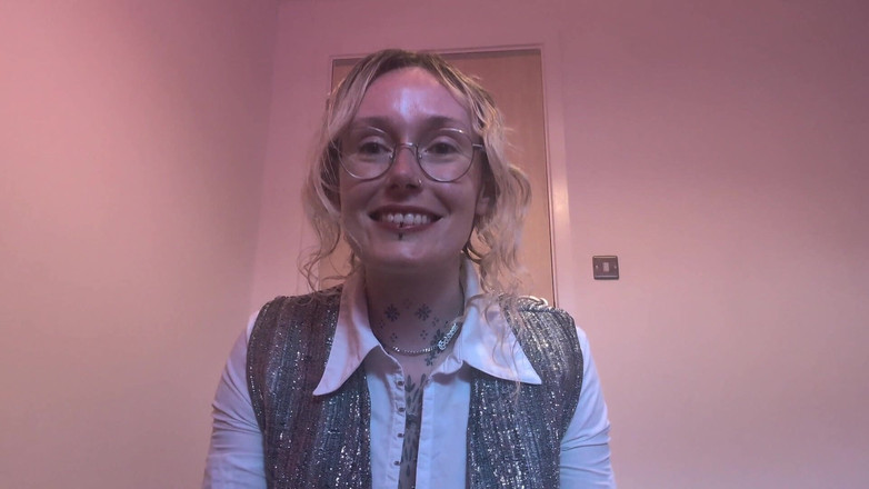 Goddess Transcendence: Seksi emlakçı satışı yapmak için çaresiz