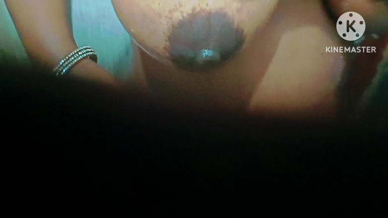 Sweethoneybgl: Ragazza con tette enormi fa il bagno e seduce il...