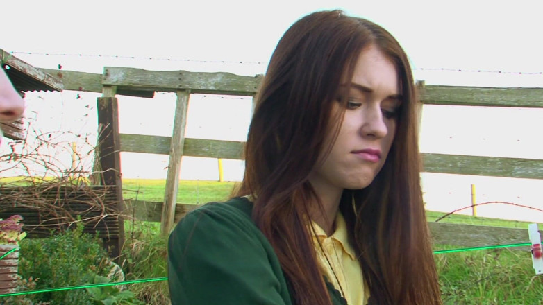 UK Sinners: Sam B &amp; Misha Cross, scouts mignons dans une action lesbienne