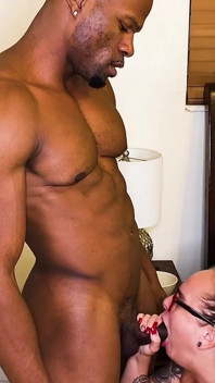 Savanna Star se fait étirer et baiser par son entraîneur personnel