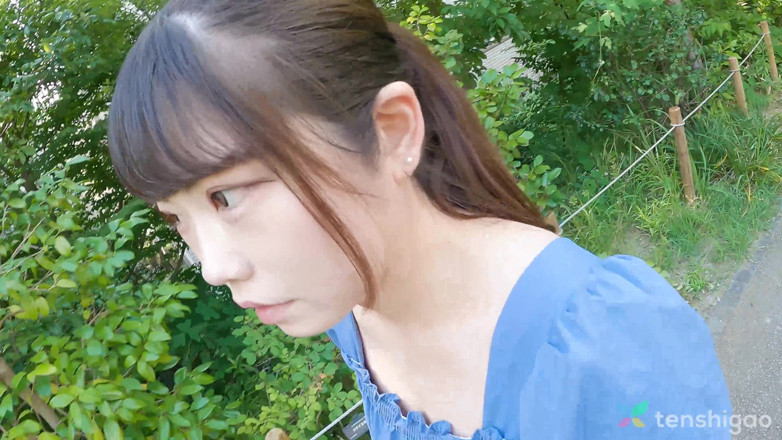 Tenshigao: La casalinga giapponese asami Wakana viene da noi per spogliarsi...