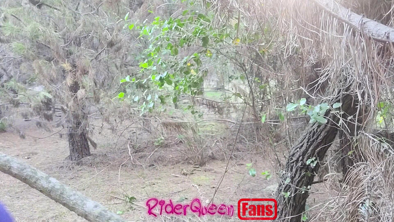 Riderqueen BBW Step Mom Latina Ebony: Riderqueen sozinha, ao ar livre, vídeos para meus fãs e...