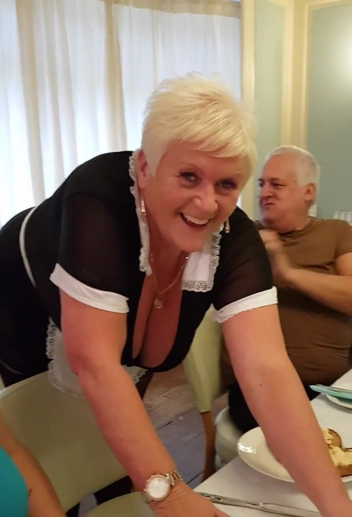 Uk Joolz: Služka Joolz